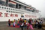 Five-star cruise ship returns Ha Long Bay